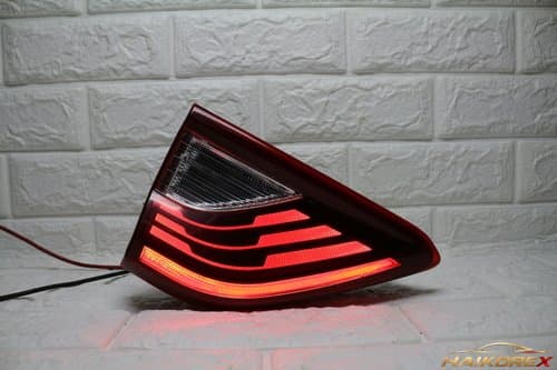 Задний фонарь LED Stonic со стороны водителя