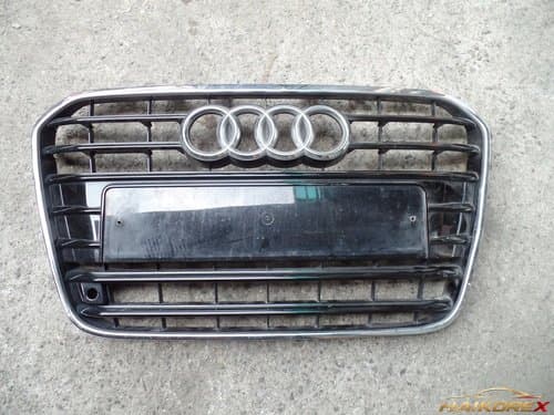 Решётка радиатора Audi A6 4G0853653 (1 отверстие под датчик) 11-19, C-класс