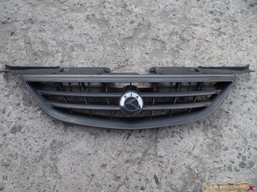 Решетка радиатора Kia Carens 2 (X-Track) 0K2FA50710, класс B (б/у)