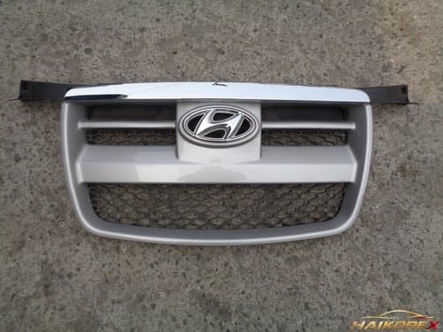 Решетка радиатора Hyundai Starex 865614A400, класс C (дефектная)
