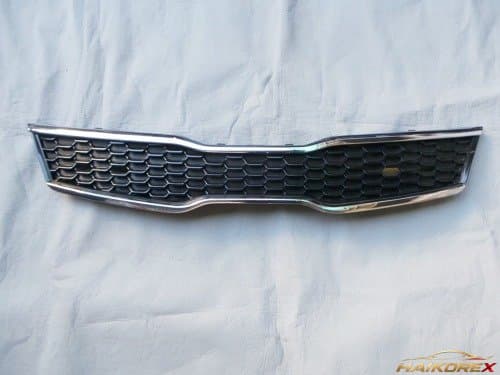 Решетка радиатора Hyundai New Pride 863501W510 4-дверная (седан)