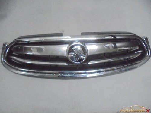 Решетка радиатора Captiva верхняя 96945136 европейская (Holden)