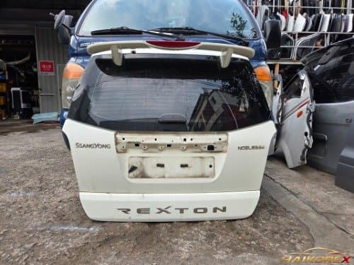Задняя дверь (люк) Rexton W с открывающимся стеклом