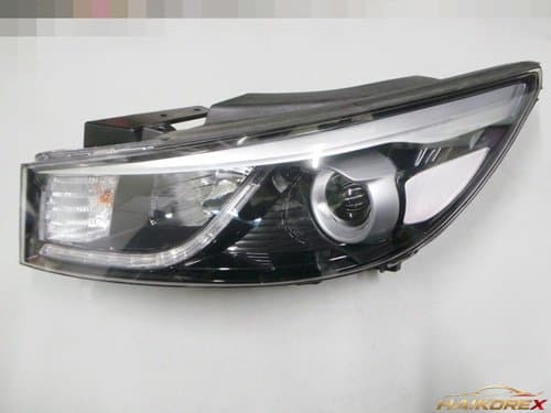 Фара передняя в сборе (галогеновая/HID DRL) 8-контактная, сторона водителя Carnival - 92101A9430
