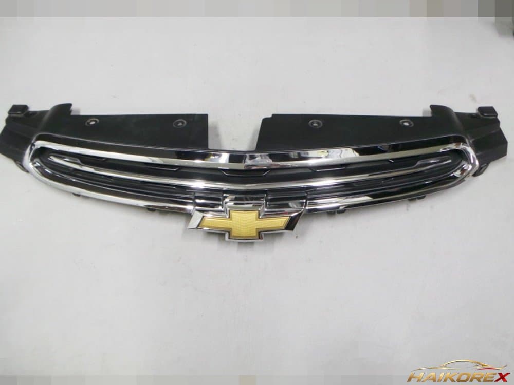 Решетка радиатора Chevrolet Aveo (Cruze) с эмблемой Chevrolet 42338054 42333356 94523322