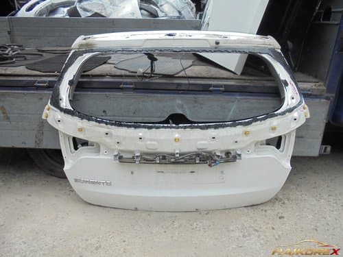 Задняя дверь (люк багажника) для Hyundai New Sorento R, B-класс, с вмятинами