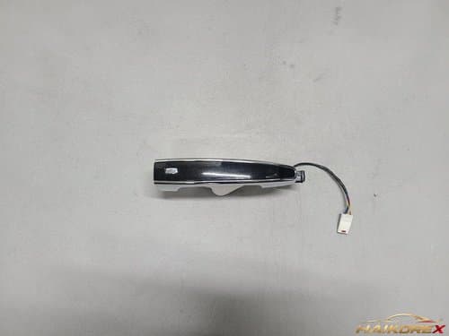 Наружная ручка двери с хромированной накладкой (передняя дверь) Chevrolet Malibu P13521817