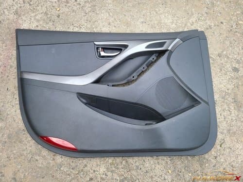 Обивка двери Elantra MD передняя левая водителя 823013X020RY 2010