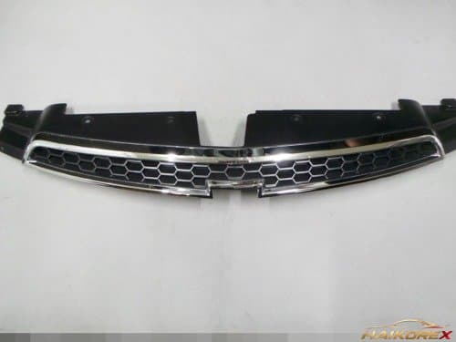 Верхняя решетка радиатора Chevrolet Cruze (до 2012) хромированная, б/у (царапины)