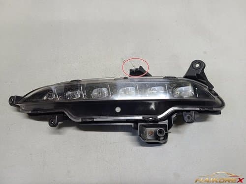 Противотуманная фара переднего бампера Genesis DH водительская сторона 92201B1000 92201B1020 (повреждено крепление)