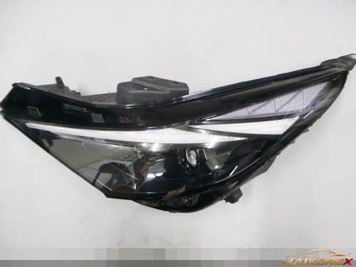 Фара передняя левая LED Hyundai Elantra CN7 12-контактная, артикул 92101AA200, класс B (царапины)