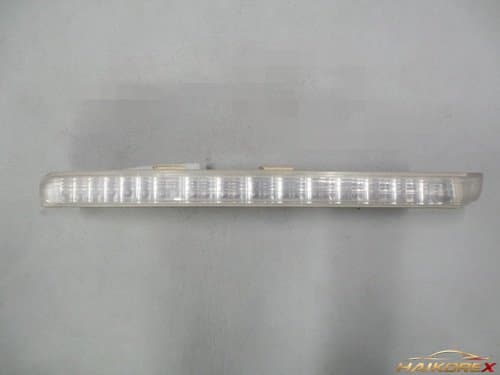 Габаритный фонарь (указатель поворота) бампера Hyundai Equus правый (новый тип) 923023B701 болтовое крепление, состояние B (следы использования)