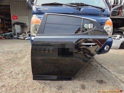Дверь задняя правая K5