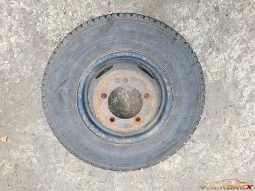 Колесо в сборе задние Bongo3 стальное 529104E130 + шина Kumho 5.50R13 13 дюймов 1.2-1.4 тонны, класс B (вмятины)