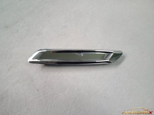 Накладка сигнальной лампы переднего крыла (правая) BMW 5 серии F10 51137336648
