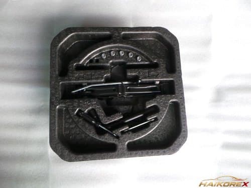 Набор инструментов для замены колеса (домкрат, ключ, кейс) Renault SM5 New Platinum (L43) 995047639R