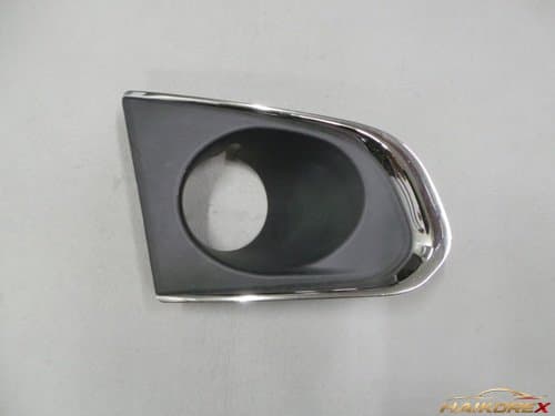 Крышка противотуманной фары переднего бампера Chevrolet Tracker (пассажирская сторона) 95015922