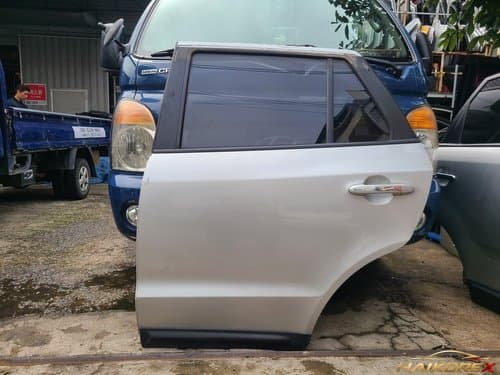 Дверь задняя левая Hyundai Santa Fe CM (старый кузов) 05-09 с нижним молдингом
