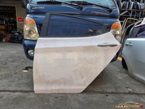 Дверь задняя левая (водительская) Elantra MD B-класс (вмятина)