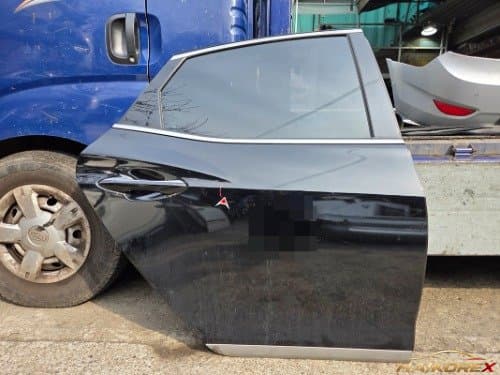 Дверь задняя правая Hyundai Grandeur HG с шторкой безопасности, класс B (вмятина)