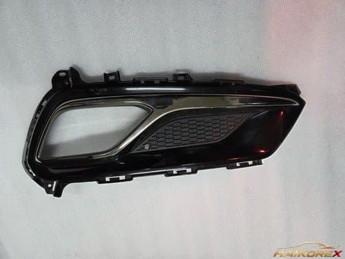 Решётка противотуманной фары с крышкой бампера Hyundai Grandeur HG - пассажирская сторона 865643V600 (865673V500) 14-16 C-класс (повреждён крепёжный язычок)