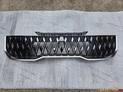 Решетка радиатора Kia Carnival 4 поколения KA4 с разъемом под камеру (без заглушки камеры)