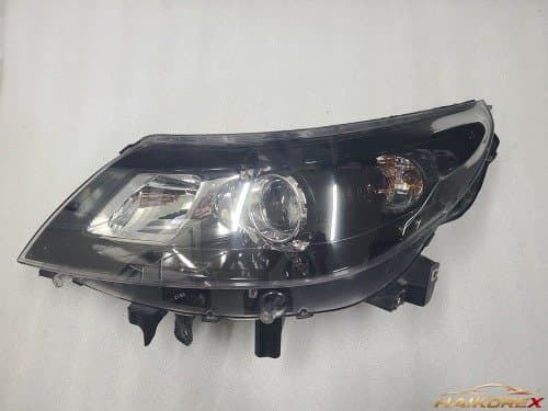 Левая фара SM5 (L43) с черным ободком, галоген 260608762R
