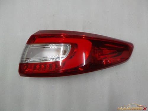 Задний комбинированный фонарь в сборе (комби-лампа) правый Renault SM3 Neo (L38) 265507871R, класс B (со следами царапин)