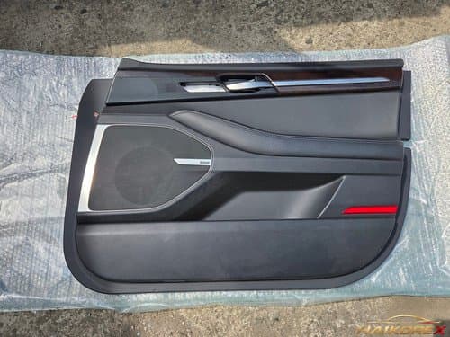 Накладка двери Genesis EQ900 передняя, пассажирская сторона 82302D2640NNB