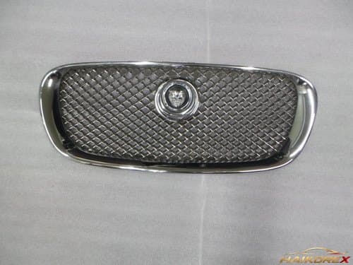 Решетка радиатора Jaguar XF X250 8X23BA100AE, категория B (дефект крепления)