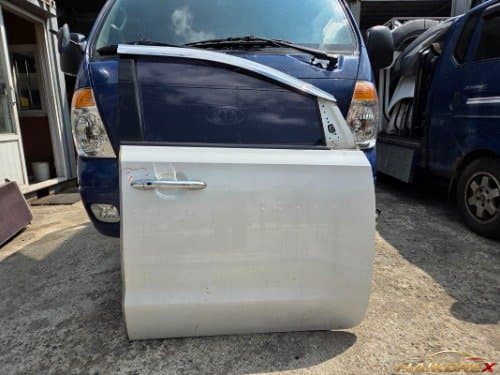 Дверь передняя правая (пассажирская) для Kia Carnival (All New), класс B (вмятины)