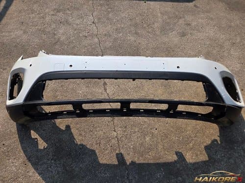 Накладка переднего бампера Kia Seltos (верхняя часть 86511Q5500 + нижняя часть 86512Q5500) с 6 отверстиями под датчики парковки