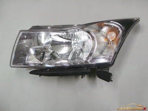 Фара передняя левая (водительская сторона) Chevrolet Cruze 2009 года, артикул 96827709, без хромового кольца, класс B (царапины)