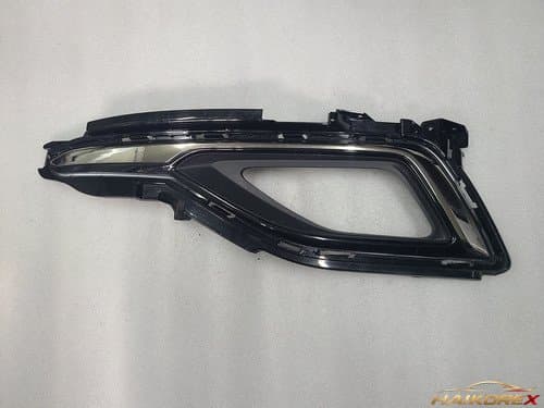 Накладка противотуманной фары бампера Hyundai Sonata LF водительская сторона 86525C1100 глянцевая