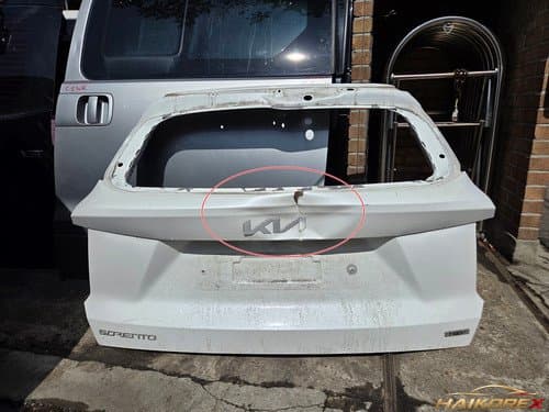 Задняя дверь (хэтчбек) Sorento MQ4 72800P2400 класс C (вмятины, перегибы, помятости)
