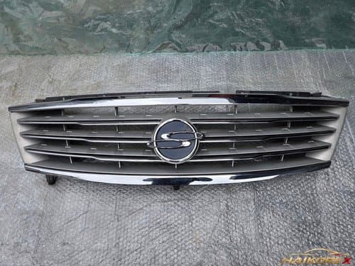 Решетка радиатора Rexton W серебристая (с дефектом, отсутствует нижний кронштейн)