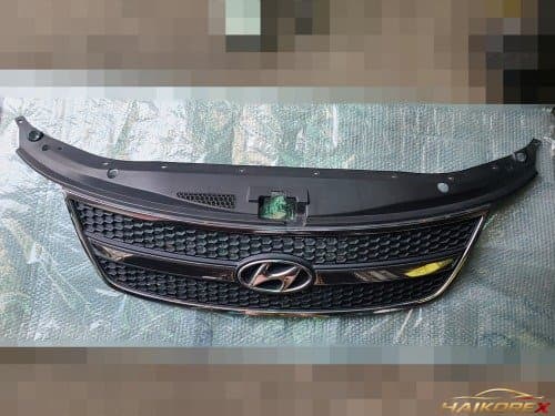 Решетка радиатора Hyundai Grand Starex 865604H000 07-15, класс B (с трещиной)