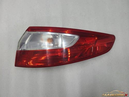 Задний комбинированный фонарь (фонарь заднего хода) правый Renault SM3 (L38) 265500016R, B класс (со следами эксплуатации)