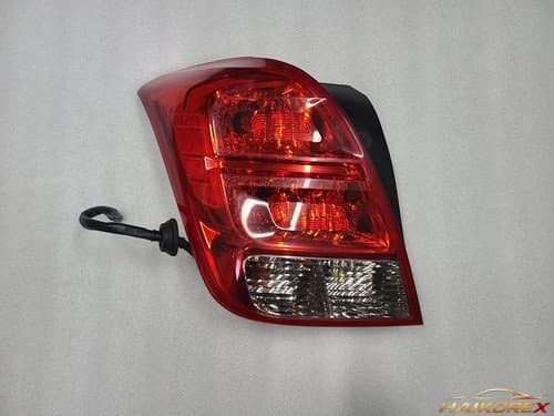 Задний фонарь в сборе Chevrolet Trax левый (водительский) 95476775, состояние B (микротрещины)