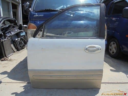 Дверь передняя Kia Carnival водителя (без гарнира)