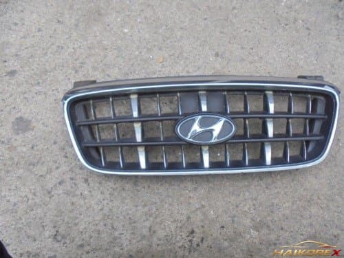 Решетка радиатора Elantra XD (863502D050/863512D050) старого образца 00-03, класс C, с потертостями хрома