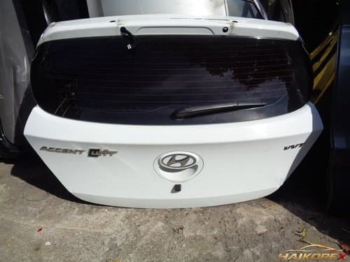 Крышка багажника Hyundai Accent (RB) новое поколение с камерой