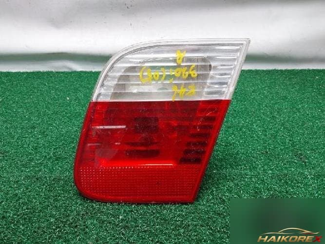 BMW 3 Series 2005 — белая отделка багажника (крышка)