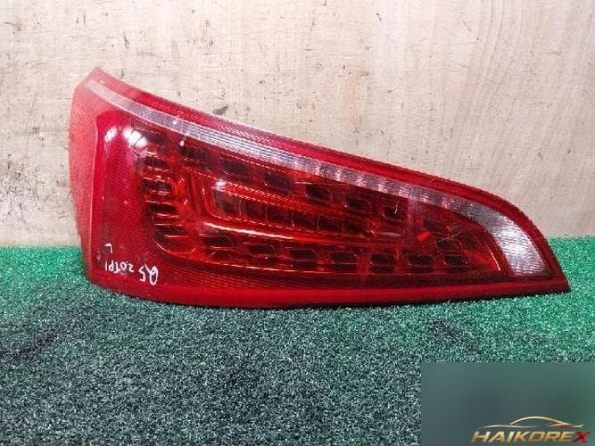Audi Q5 2011 — накладка задней двери левая 8R0 945 093 A