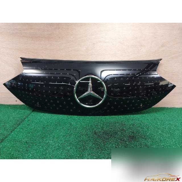 Mercedes-Benz EQE300 2022 — радиаторная решетка