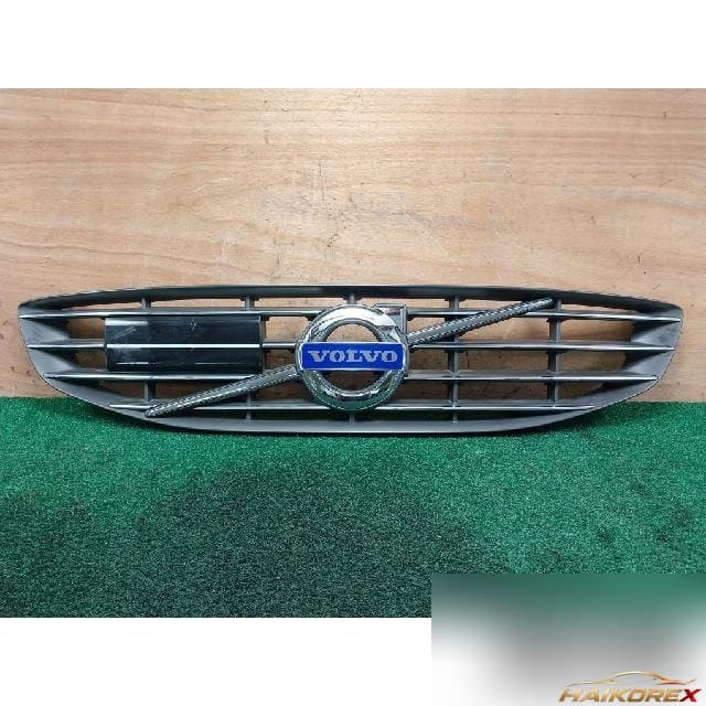 Volvo S60 2013 — радиаторная решетка
