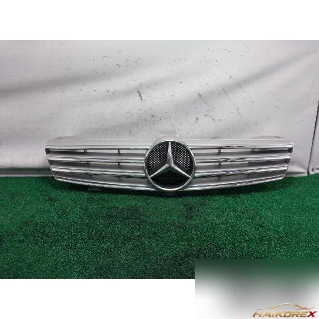 Mercedes-Benz CLS500 2008 — радиаторная решетка