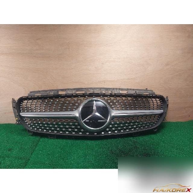 Mercedes-Benz E450 4MATIC Coupe 2020 — радиаторная решетка