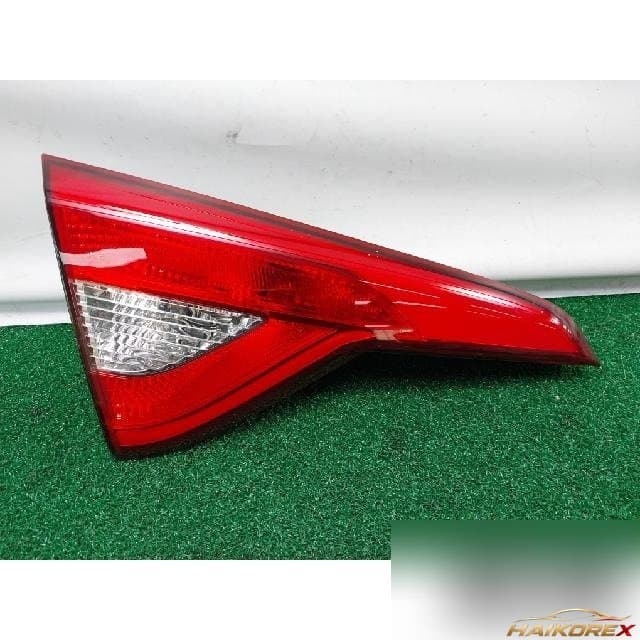 Hyundai Sonata 2016 — накладка крышки багажника левая 92403-C1150