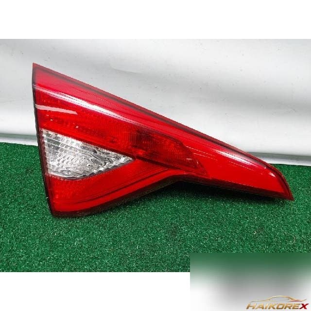 Hyundai Sonata 2016 — накладка крышки багажника левая